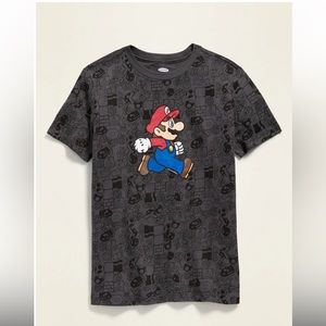 Kids NWT Old Navy Super Mario graphic printed t-shirt. Size small.